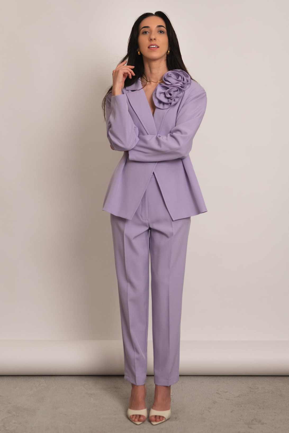 鮮やかなペプラムデザインのレディーススーツセット、ラペル付き - Women Formal Wear For Conference のレビューと価格