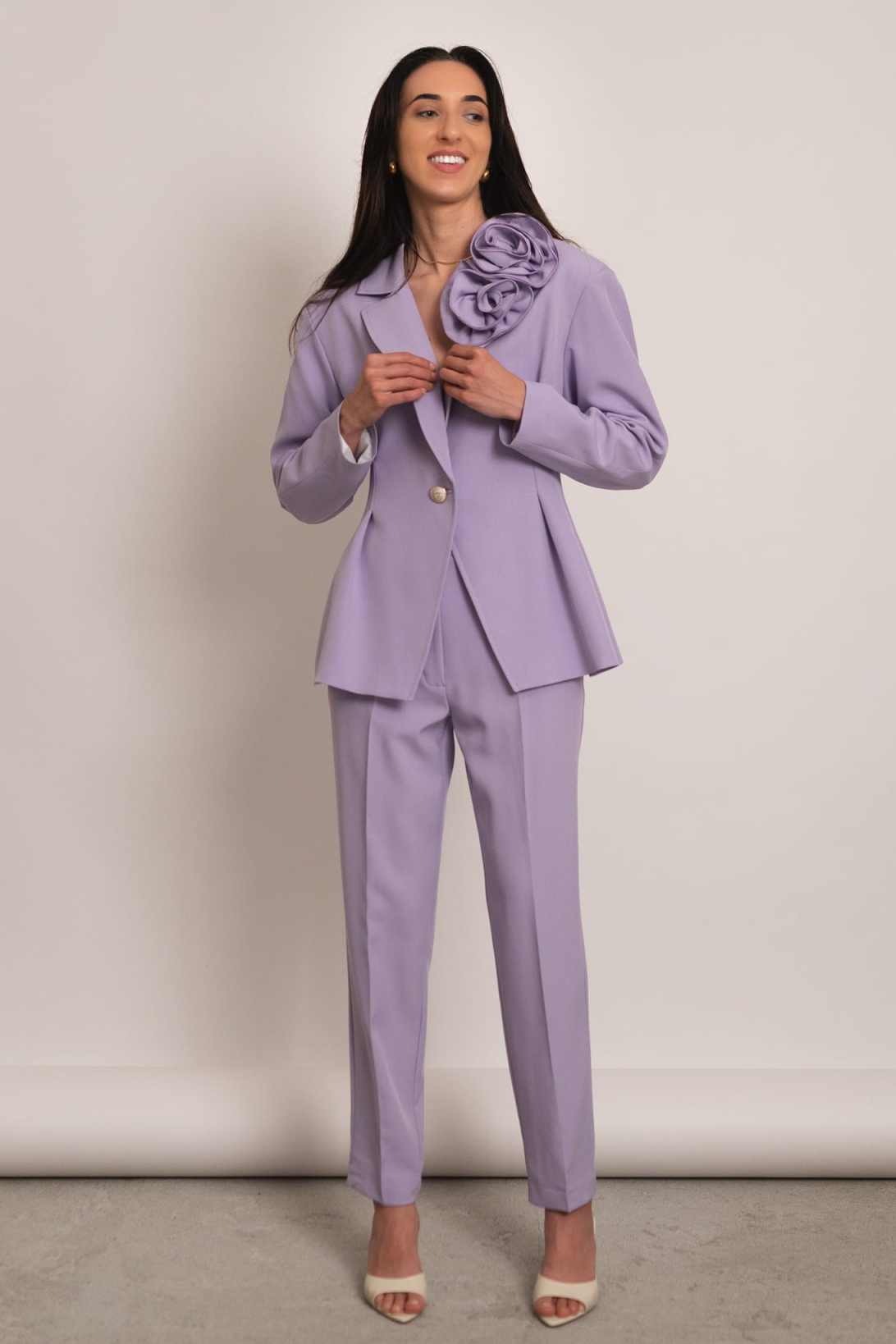 鮮やかなペプラムデザインのレディーススーツセット、ラペル付き - Women Formal Wear For Conference のレビューと価格