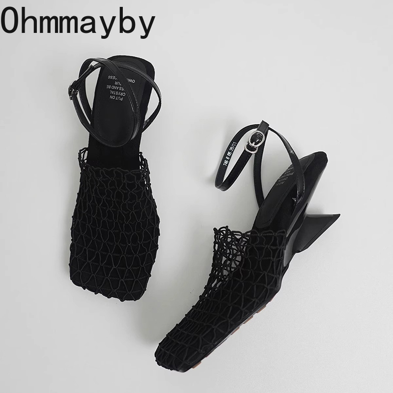 デザイナー高級中空デザインレディースサンダル、簡潔なパーティ - Women Formal Wear For Office のレビューと価格
