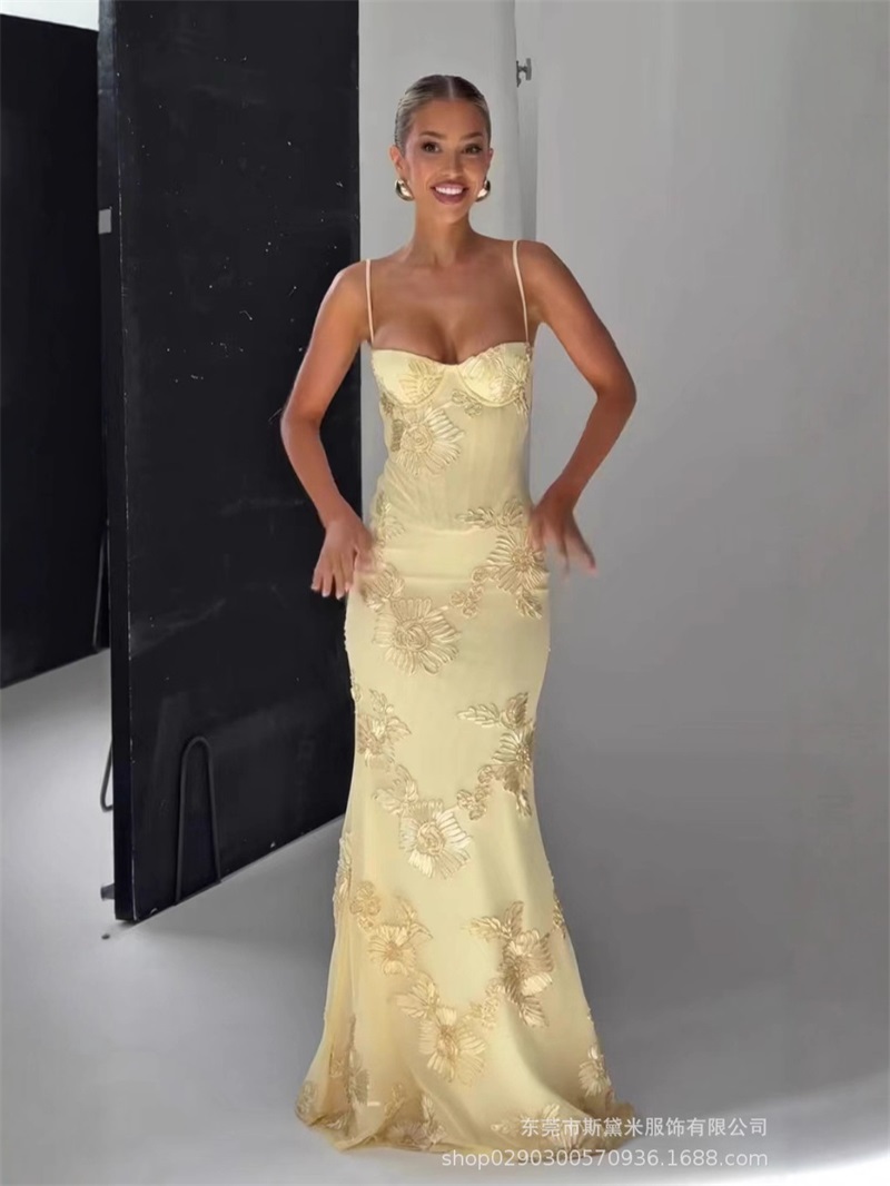 黄色の刺繍女性ウエディングドレスセクシーなコルセットノースリ - Yellow Formal Wear Women のレビューと価格