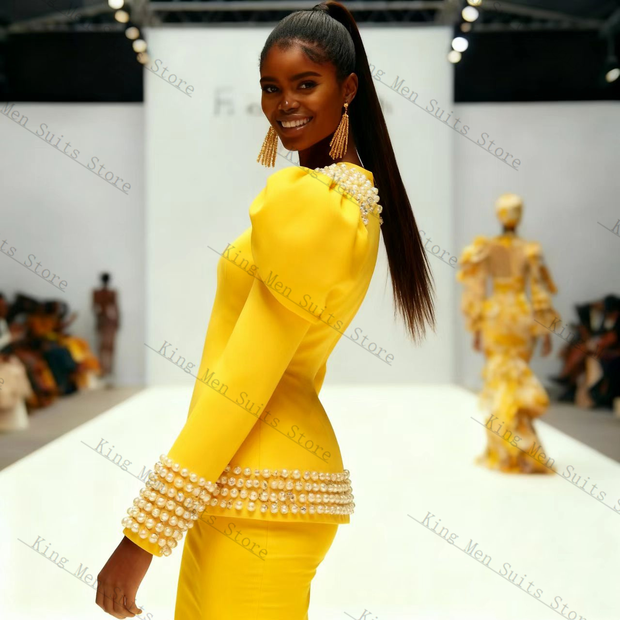 イエローブラック女性スーツセット 2 個ブレザー + ショー - Yellow Formal Wear Women のレビューと価格